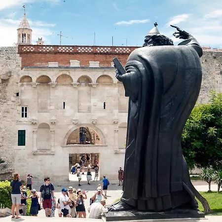 Гостьовий будинок Pylon 4*