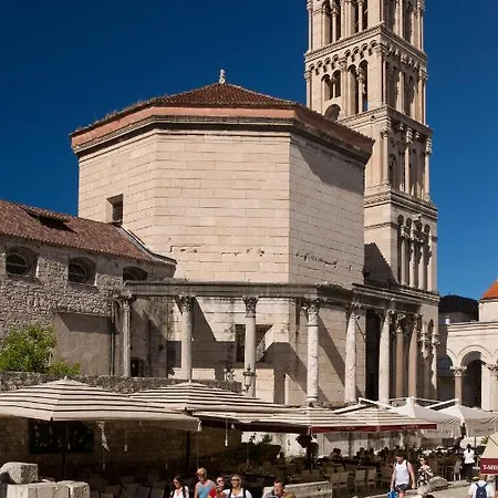 Гостьовий будинок Pylon 4*