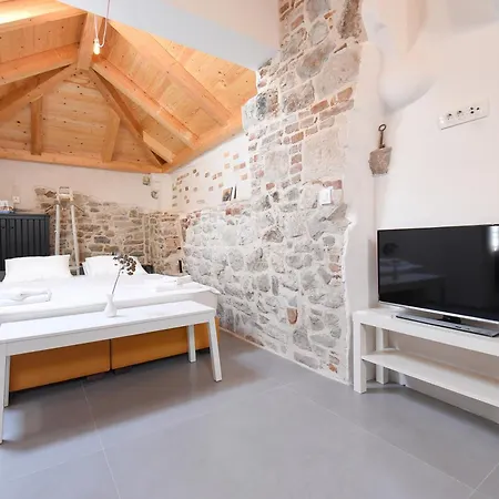 Гостьовий будинок Pylon Спліт