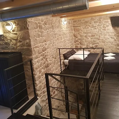 Гостьовий будинок Pylon 4*