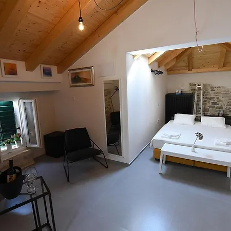 Pylon Pensionat Split