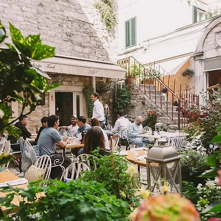 파일론 룸스 스플리트